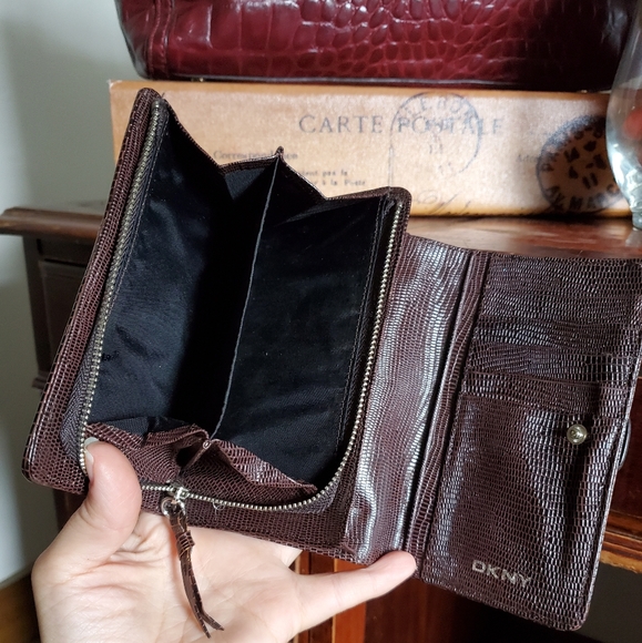 Large DKNY red croc satchel - Picture 12 of 13